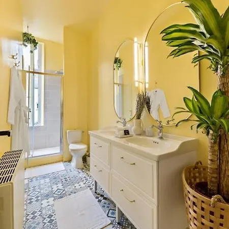 Cosy Rive Droite Apartment *
